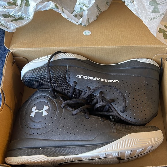 Brand new Kids size 7 (can fit men’s) sneakers under armor - Picture 6 of 7